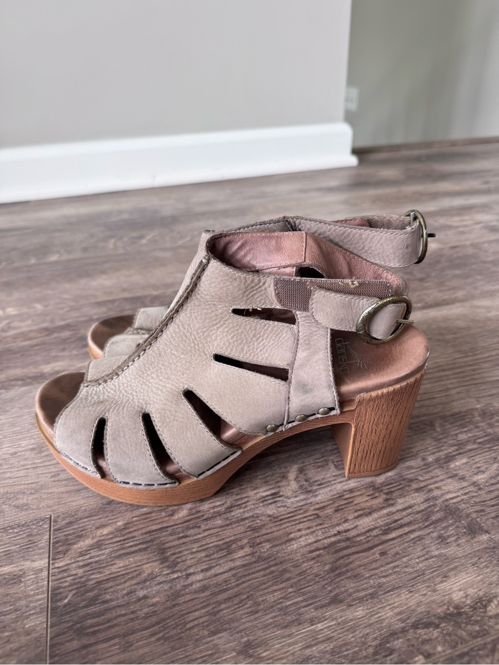 Dansko Taupe Leather Cutout Playform Heeled Sandals with Buckle - Size: 37 - Picture 3 of 10